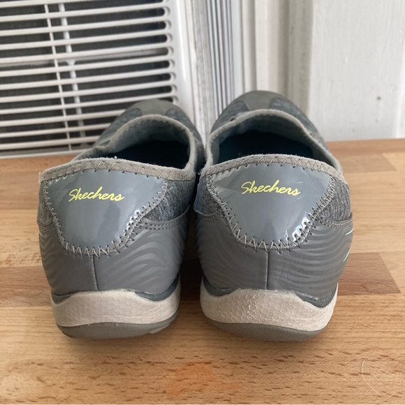 Skechers size 9 Breathe Easy Allure Slip On Memory Foam Shoes - Picture 2 of 8
